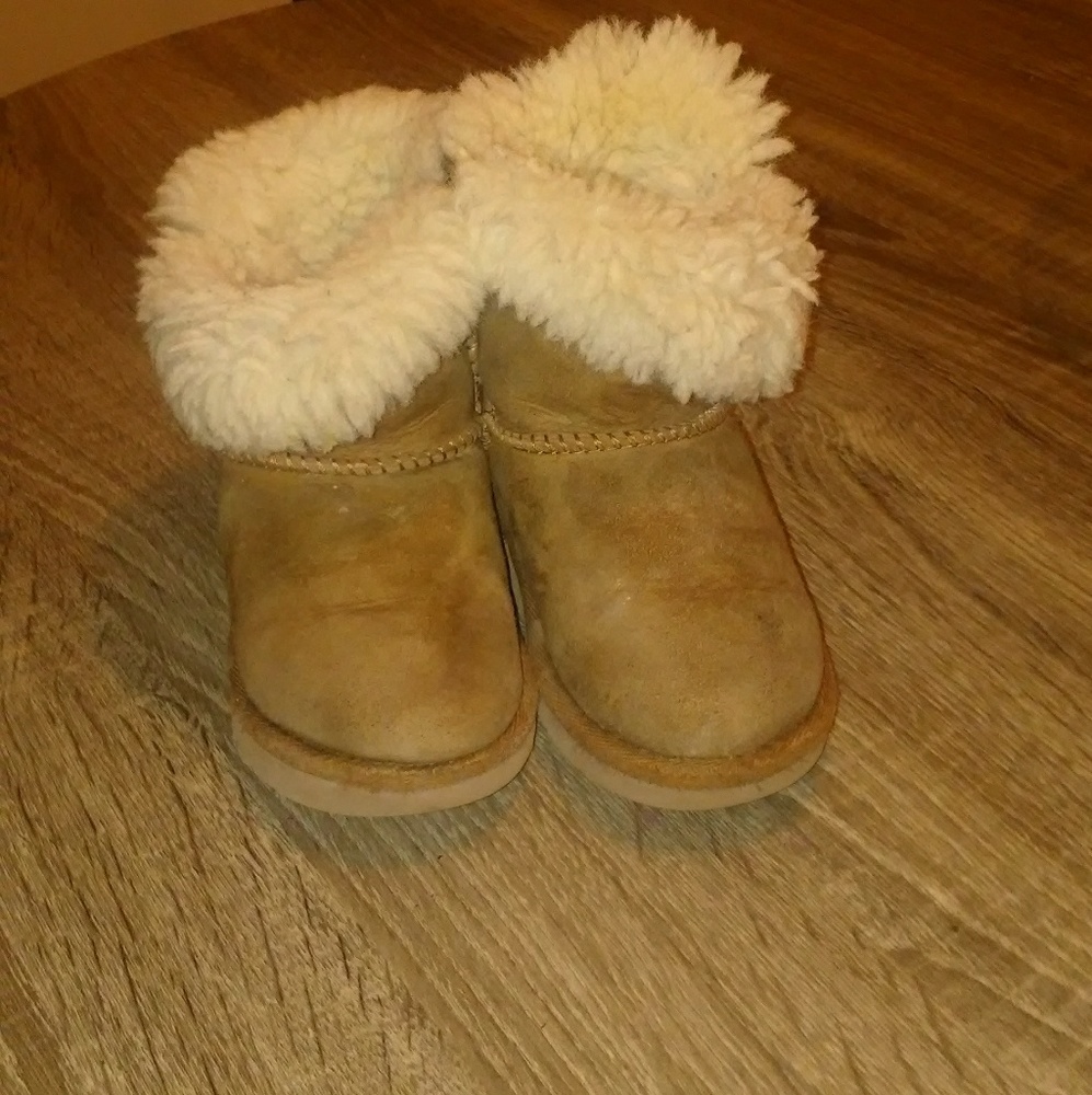 Toddler ugg boots size 7